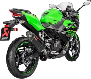 Silencieux Slip-On Line Akrapovic pour Kawasaki Ninja 400 & Z 400 (2018-2025) - Fibre Carbone